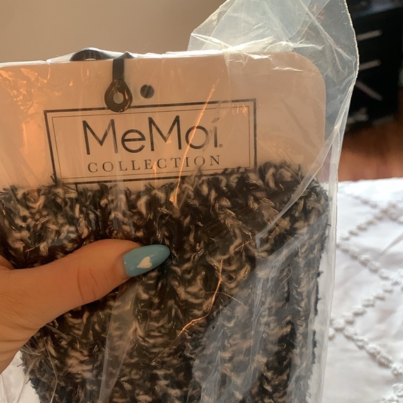 Sparkly Black/White Knit Leg Warmers - Picture 3 of 6